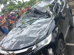 Mobil Pajero Nyemplung ke Parit di Tangsel, Sopir Tewas