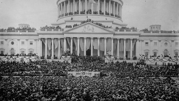 Momen Pelantikan Presiden AS yang Disumpah Pada 20 Januari