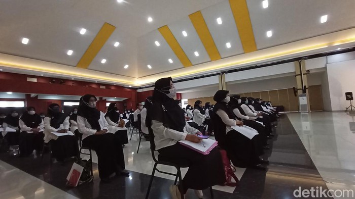 Pemerintah Kota Cimahi tidak akan menerima Calon Pegawai Negeri Sipil pada tahun 2022. Pemerintah Kota Cimahi tidak akan menerima Calon Pegawai Negeri Sipil pada tahun 2022.