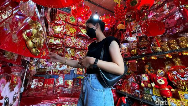 Imlek Makin Dekat, Pecinan Glodok Kian Memerah