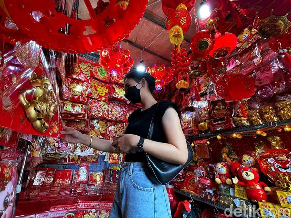Imlek Makin Dekat, Pecinan Glodok Kian Memerah