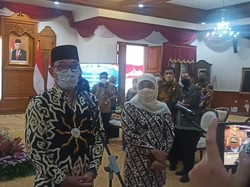 Gestur Ridwan Kamil-Khofifah Ditanya Peluang Berduet di Pilpres 2024