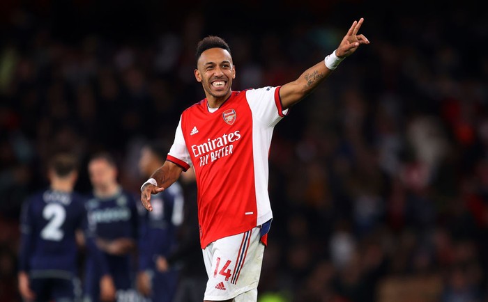 LONDON, ENGLAND - OCTOBER 22: Pierre-Emerick Aubameyang of Arsenal celebrates after the Premier League match between Arsenal and Aston Villa at Emirates Stadium on October 22, 2021 in London, England. (Photo by Richard Heathcote/Getty Images)