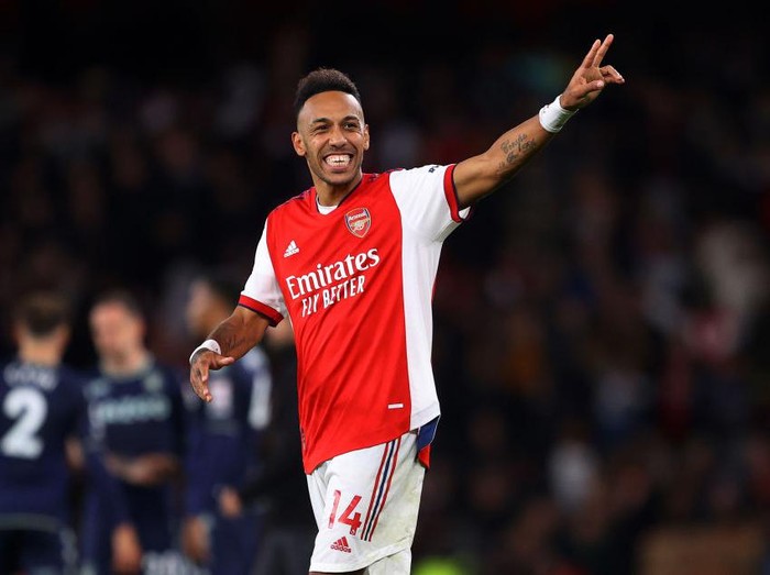 LONDON, ENGLAND - OCTOBER 22: Pierre-Emerick Aubameyang of Arsenal celebrates after the Premier League match between Arsenal and Aston Villa at Emirates Stadium on October 22, 2021 in London, England. (Photo by Richard Heathcote/Getty Images)