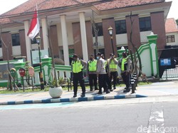 250 Polisi Jaga Sidang Praperadilan Anak Kiai Jombang Tersangka Pencabulan