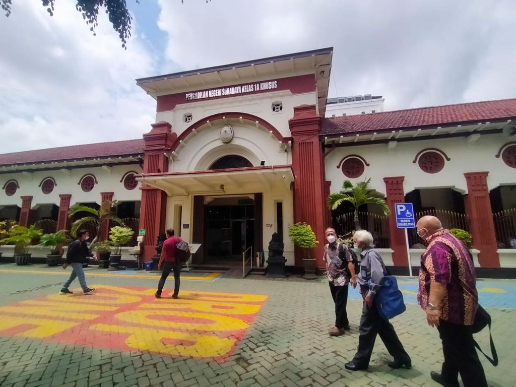 Ratusan Warga Surabaya Ajukan Penggantian Nama ke Pengadilan, Ini Alasannya