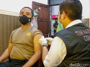 Polisi di Jombang yang Layani Masyarakat Secara Langsung Divaksin Booster