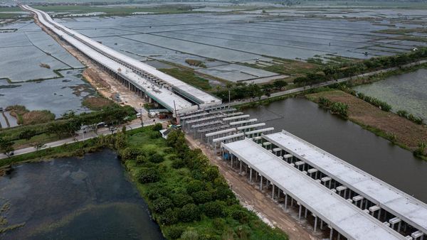 Membelah Persawahan, Begini Progres Jalan Tol Semarang-Demak