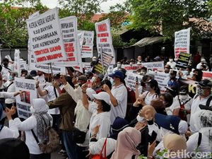Puluhan Orang Geruduk Kantor Koperasi Bogor Tuntut Pengembalian Uang Rp 8,6 T