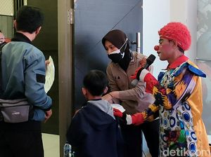 Asyik! Vaksin Anak di Sini Bisa Foto Bareng Badut-Main PS Asyik! Vaksin Anak di Sini Bisa Foto Bareng Badut-Main PS