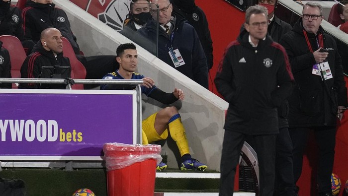 Manchester Uniteds Cristiano Ronaldo sits watching the game after being substituted during an English Premier League soccer match between Brentford and Manchester United at the Brentford Community Stadium in London, Wednesday, Jan. 19, 2022. (AP Photo/Matt Dunham)
