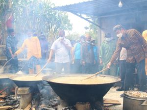 Jamuan Makan Ritual Mendak Sanggring Lamongan Dimasak Para Pria