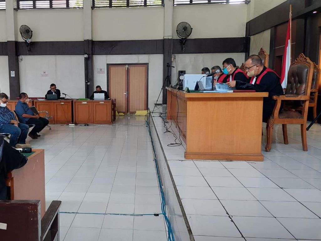 Saksi Persidangan Sebut Polda-Polres Terima Uang dari Penyuap Bupati Muba Saksi Persidangan Sebut Polda-Polres Terima Uang dari Penyuap Bupati Muba