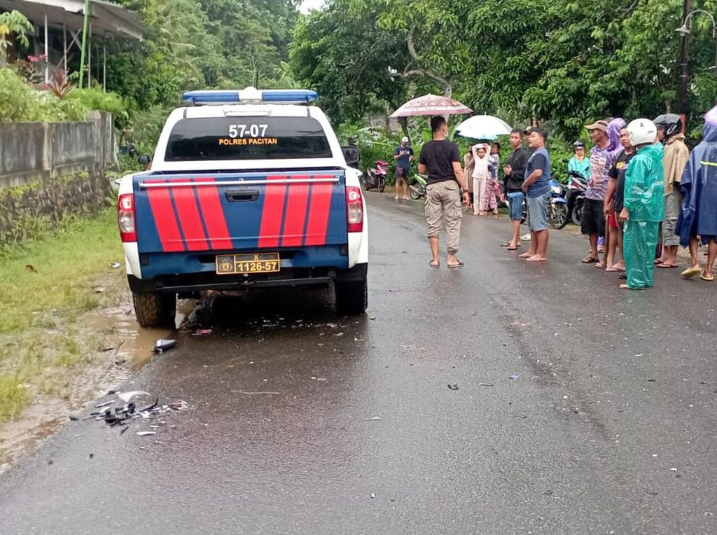 Tabrak Lari Mobil Seruduk Motor di Pacitan, Satu Orang Tewas Tabrak Lari Mobil Seruduk Motor di Pacitan, Satu Orang Tewas