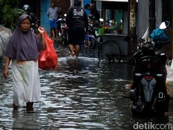 Update Banjir Jakarta Siang Ini: Mulai Surut, 83 RT Terendam