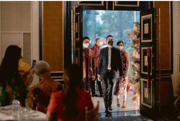 (Tidak sembarangan, prosesi Sangjit dilakukan sesuai tata cara ketentuan/Foto: instagram.com/marcelladaryanani) Tidak sembarangan, prosesi Sangjit dilakukan sesuai tata cara ketentuan/Foto: instagram.com/marcelladaryanani