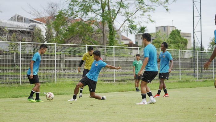 Latihan pertama Timnas Indonesia di Bali untuk melawan Timor Leste.