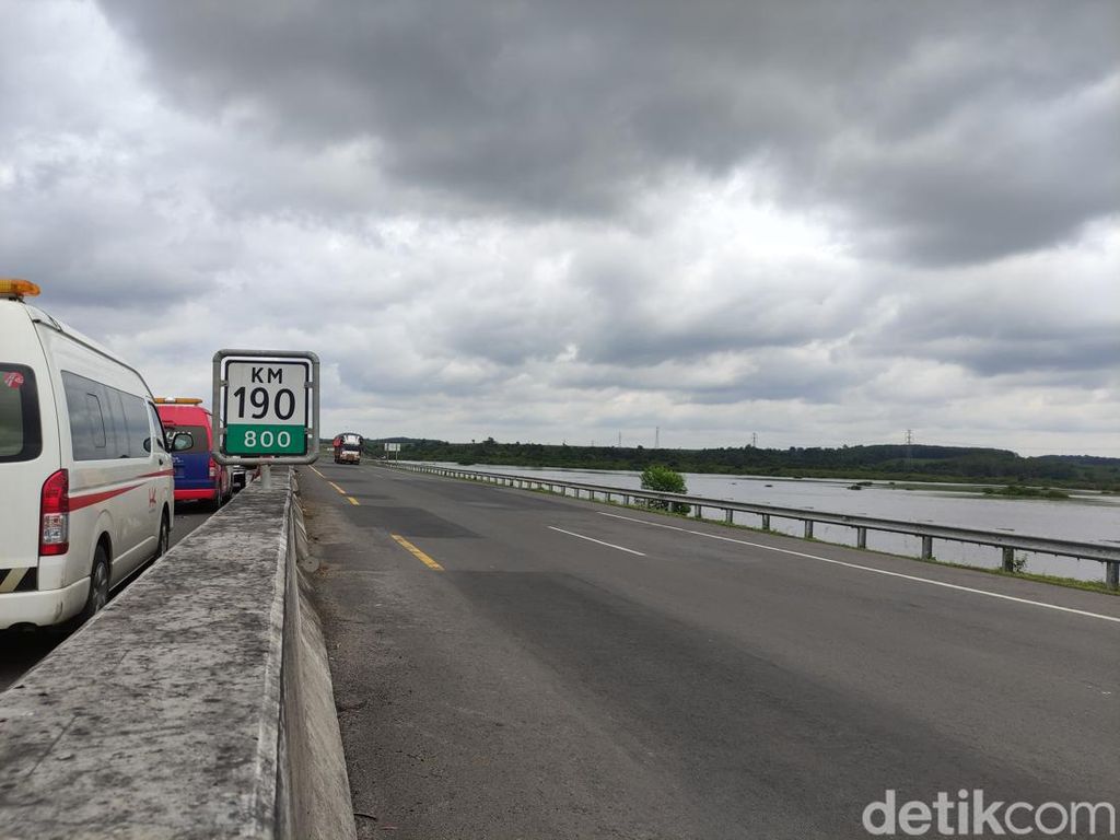 Menjajal Tol Terpanjang di RI, Bergelombang tapi Nyaman, Asal... Menjajal Tol Terpanjang di RI, Bergelombang tapi Nyaman, Asal...