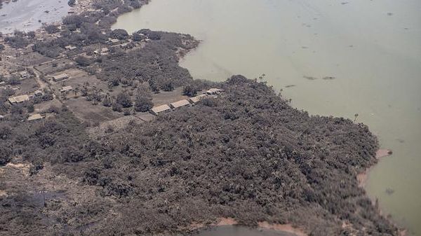 Tonga Diselimuti Abu Pasca-Erupsi Gunung Api yang Memicu Tsunami