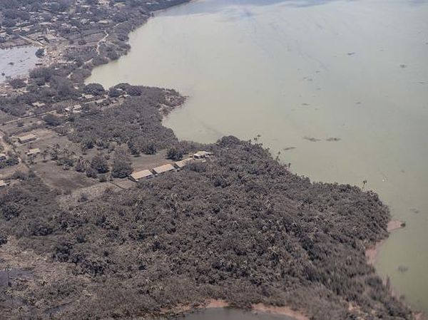 Tonga Diselimuti Abu Pasca-Erupsi Gunung Api yang Memicu Tsunami