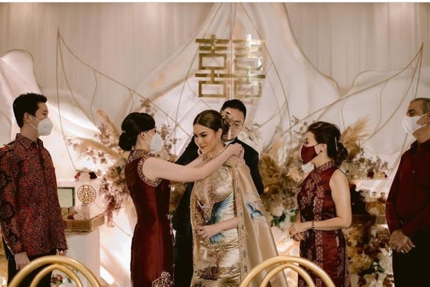 (Unik! Ini alasan mengapa pihak pengantin perempuan hanya menerima sebagian seserahan di acara Sangjit/Foto: instagram.com/marcelladaryanani) Unik! Ini alasan mengapa pihak pengantin perempuan hanya menerima sebagian seserahan di acara Sangjit/Foto: instagram.com/marcelladaryanani