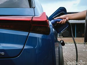 Ngecas Mobil Listrik Lexus UX 300e di Rumah 2.200 VA, Listrik Jepret? Ngecas Mobil Listrik Lexus UX 300e di Rumah 2.200 VA, Listrik Jepret?