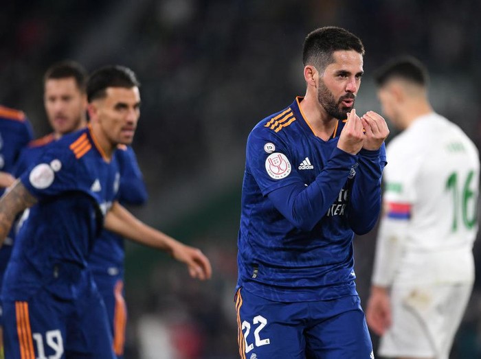 ELCHE, SPAIN - JANUARY 20: Isco of Real Madrid celebrates scoring during the Copa Del Rey match between Elche and Real Madrid at Estadio Martinez Valero on January 20, 2022 in Elche, Spain. (Photo by Aitor Alcalde/Getty Images)