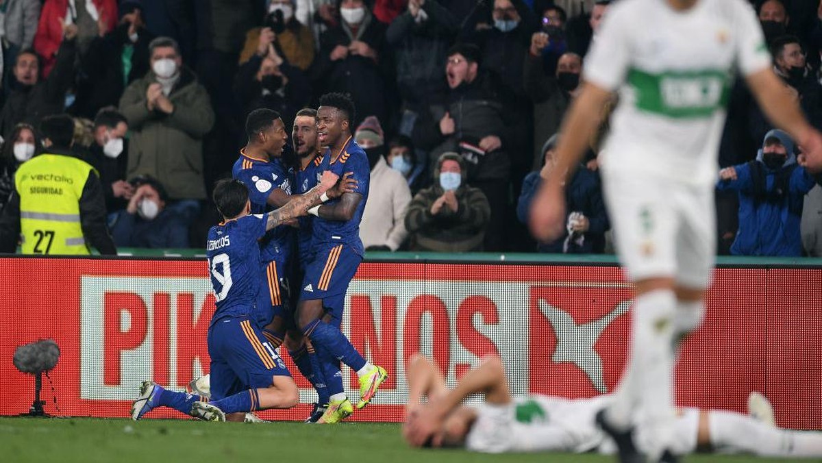 Comeback dramatis Real Madrid kalahkan Elche 2-1 (Foto: Getty Images/Aitor Alcalde)