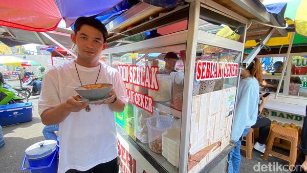 Laris Manis! Aktor FTV Jualan Seblak Rp 10 Ribuan di Belakang GI