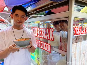 Aktor FTV Jualan Seblak di Kaki 5 GI, Laku 300 Porsi Sehari! Aktor FTV Jualan Seblak di Kaki 5 GI, Laku 300 Porsi Sehari!