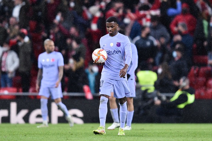 BILBAO, SPAIN - JANUARY 20: Ansu Fati of FC Barcelona shows his dejection after Iñigo Martinez of Athletic Club scored his teams second goal during the Copa Del Rey round of 16 match between Athletic Club and FC Barcelona at San Mames Stadium on January 20, 2022 in Bilbao, Spain. (Photo by Juan Manuel Serrano Arce/Getty Images)