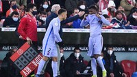 Barca pada prosesnya bisa mencetak gol balasan untuk memaksakan laga ke extra time. Tapi Ansu Fati lantas harus rela diganti, padahal ia pun masuk sebagai pemain pengganti di pertengahan babak kedua. Foto: Getty Images/Juan Manuel Serrano Arce