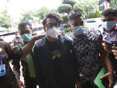 Ardhito Pramono ke Lokasi Rehabilitasi Ditemani Istri