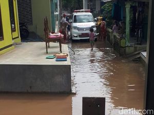 Banjir Setinggi 1 Meter di Kota Pasuruan Surut, Warga Mulai Bersih-bersih