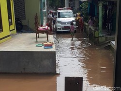 Banjir Setinggi 1 Meter di Kota Pasuruan Surut, Warga Mulai Bersih-bersih