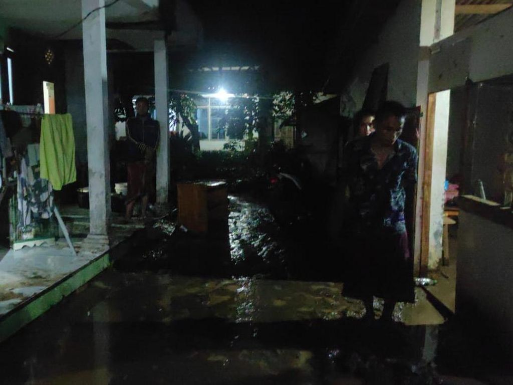 Banjir Kembali Terjang Jember, 5 Rumah Ambruk Terbawa Arus