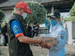 Dispar NTB Bagikan Handsanitizer dan Thermogun Buat 9 Desa Wisata di Lotim