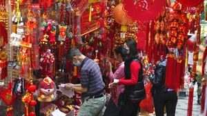 Berburu Bunga hingga Pernak-pernik Jelang Perayaan Imlek di Hong Kong