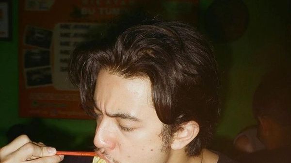 Bryan Domani, Aktor Merindu Cahaya De Amstel yang Doyan Mie Ayam