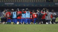 Gambia yang menjadi runner-up F setelah mengalahkan Tunisia 1-0 di Limbe Omnisport Stadium. Hasil itu pun mengantarkannya ke babak 16 besar. AP Photo/Sunday Alamba.