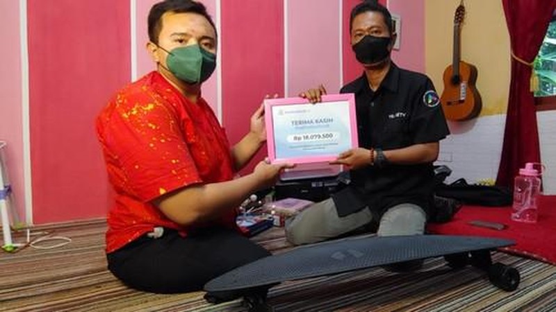Terima Kasih! Guru Disabilitas Punya Skateboard Baru Berkat berbuatbaik.id