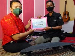 Terima Kasih! Guru Disabilitas Punya Skateboard Baru Berkat berbuatbaik.id