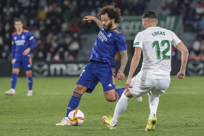 Real Madrids Marcelo, left, duels for the balls with Elches Lucas Perez during a Copa del Rey soccer match between Elche and Real Madrid at Martinez Valero stadium in Elche, Spain, Thursday, Jan. 20, 2022. (AP Photo/Alberto Saiz)