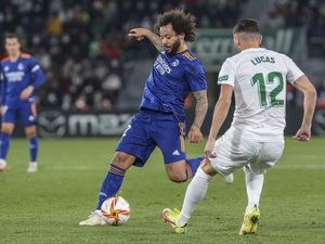 Elche Vs Real Madrid: Marcelo Bikin Pemain Lawan Jatuh Berlutut