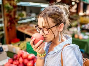 Haramkah Jika Mencicipi Buah sebelum Membeli?