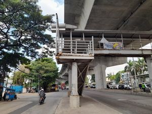 Warga Bertanya: JPO Tipar Cakung Akan Diperbaiki atau Dibongkar?