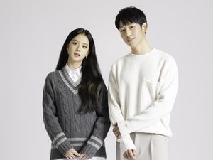 Serasinya Jisoo BLACKPINK dan Jung Hae In