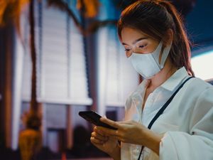 Main HP Melulu Picu Text Neck, Selfie dan Streaming Drakor Paling Menyiksa Leher Main HP Melulu Picu Text Neck, Selfie dan Streaming Drakor Paling Menyiksa Leher