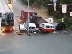 Kronologi Lengkap Kecelakaan Balikpapan: Sopir Cuma Sendiri-Alami Rem Blong