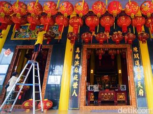 Klenteng Hoo Tong Bio Banyuwangi Mulai Bersih-bersih Jelang Imlek